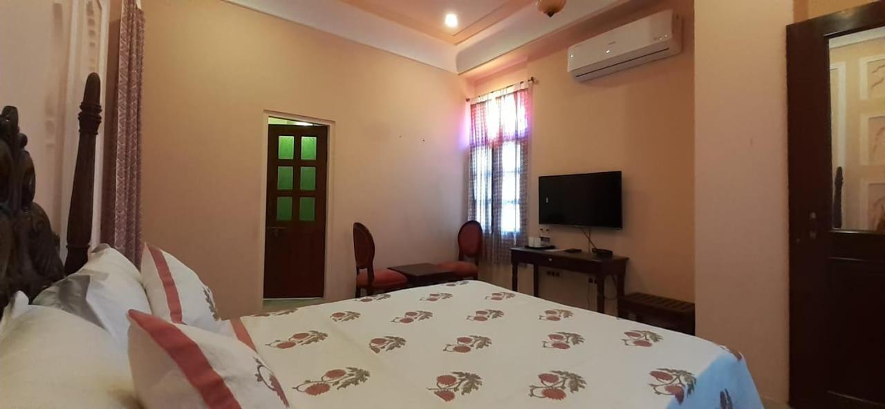 Raj Rajeshwari Haveli Hotel Jaipur Room photo